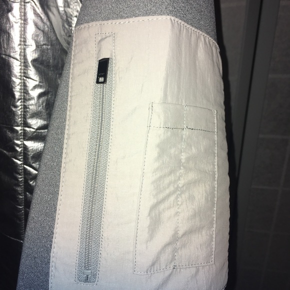 New with tags DKNY Mens Silver pullover crew neck Shirt top Size Large - Picture 6 of 11